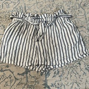 Hollister flowy shorts